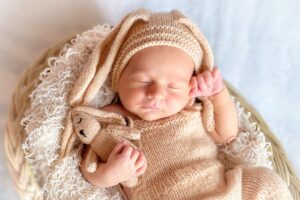 كم ينام الرضيع بعد الحليب الصناعي