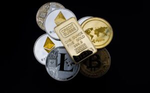ما اسم أول عملة رقمية تعمل على الإنترنت