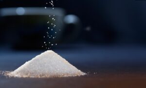 هل الفرق بين السكر الأبيض والسكر البني له فوائد صحية؟