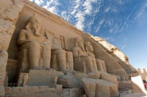 الآثار العظيمة وعمق الثقافة المصرية.