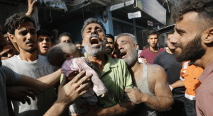 اطفال غزة يقتلون امام العالم الصامت المتخاذل