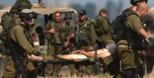 جنود بعد أن تعرضوا لاشتباكات عنيفة في غزة