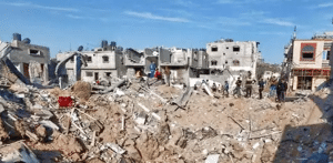 استهداف مبنى سكني لعائلة اليازجي في قطاع غزة